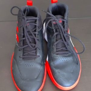 Basketball shoes